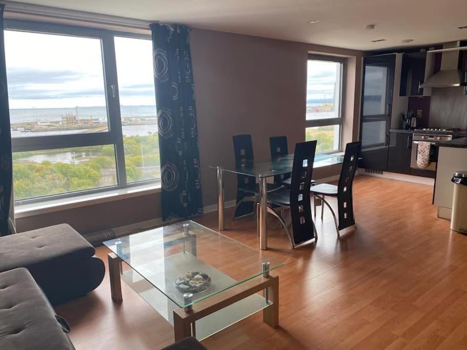 Modern 2 Bed Apartment With Stunning Seaside View EDI Buitenkant foto
