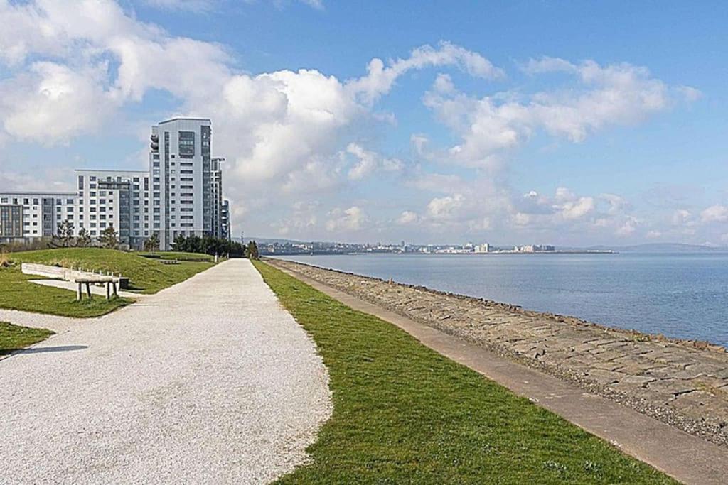 Modern 2 Bed Apartment With Stunning Seaside View EDI Buitenkant foto
