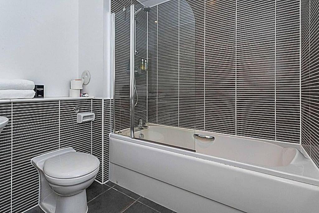 Modern 2 Bed Apartment With Stunning Seaside View EDI Buitenkant foto