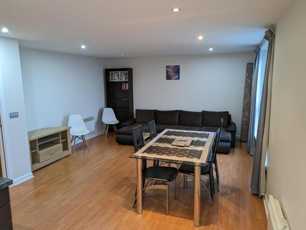 Modern 2 Bed Apartment With Stunning Seaside View EDI Buitenkant foto