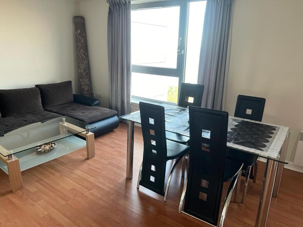 Modern 2 Bed Apartment With Stunning Seaside View EDI Buitenkant foto